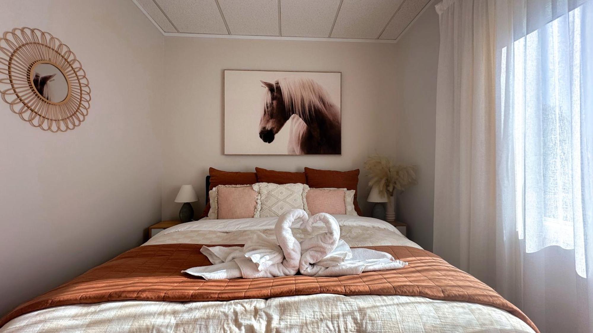 Hotel Rustling Oaks Nz Boho Pool House Cambridge Exteriér fotografie